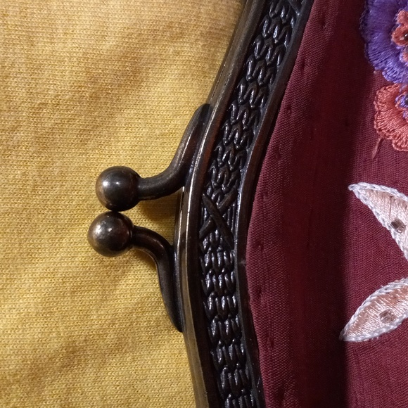 Silk Embroidered Victorian Style Crossbody Bag - Picture 5 of 5